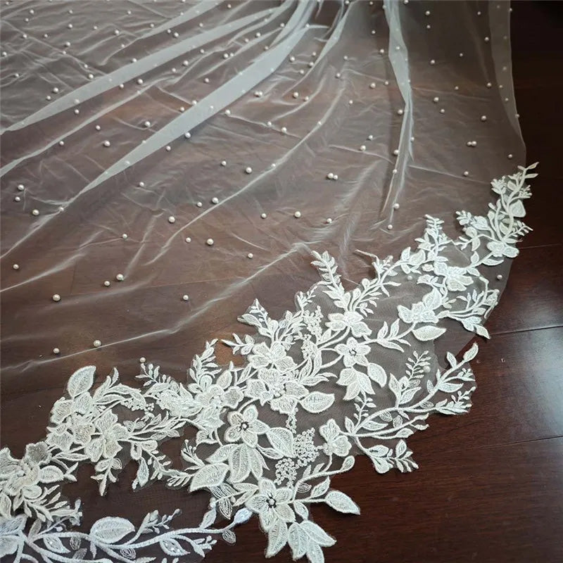 V-0148 Wedding Veil with Pearls and Lace Edge