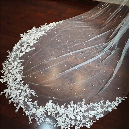 V-0148 Wedding Veil with Pearls and Lace Edge