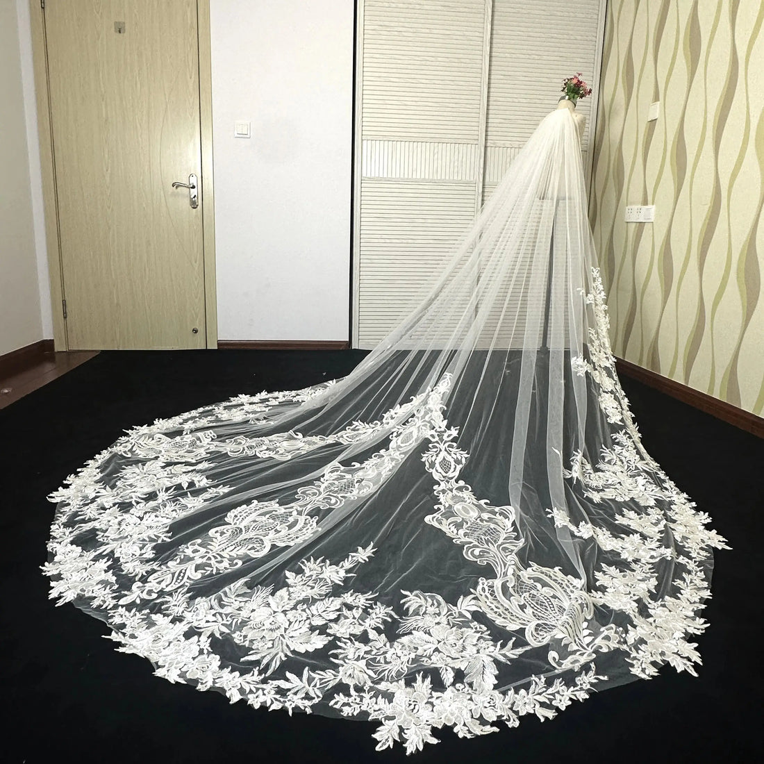 V-0130 Luxurious Cathedral Length Lace Wedding Veil